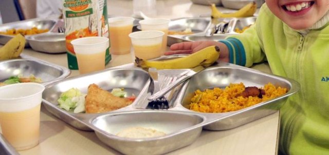 La Mesa de Padres y Madres aprueba un incremento de 500.000 euros en las ayudas de comedor para el próximo curso