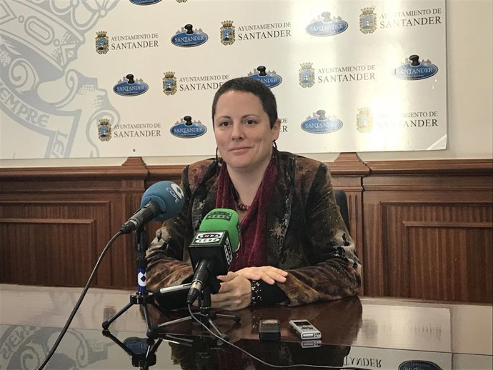 La portavoz de Ganemos, Tatiana Yáñez, en rueda de prensa