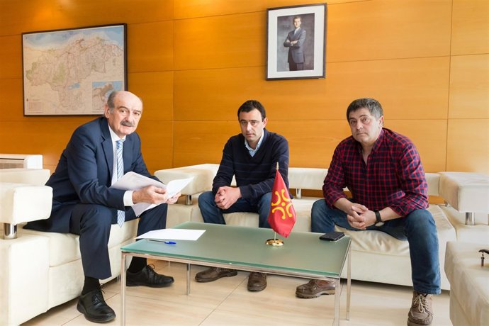 Mazón se reúne con el alcalde de San Miguel de Aguayo