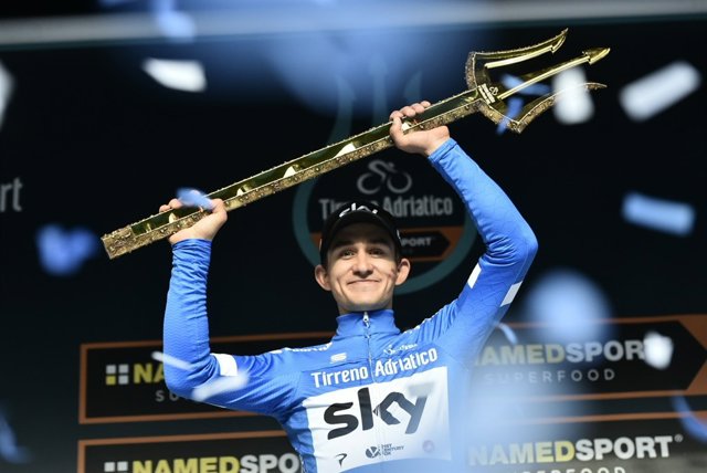 Kwiatkowski con el tridente de ganador de la Tirreno-Adriático