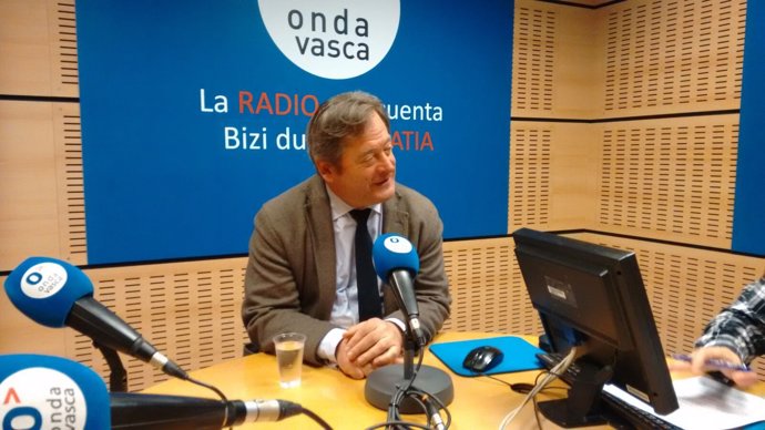 Bingen Zupiria durante la entrevista en Onda Vasca
