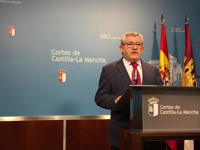 Consejero de Educación, Ángel Felpeto, en las Cortes