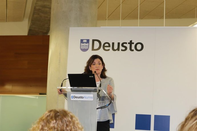 La consejera, Betariz Artolazabal, durante la inauguración del Foro de Empleo 