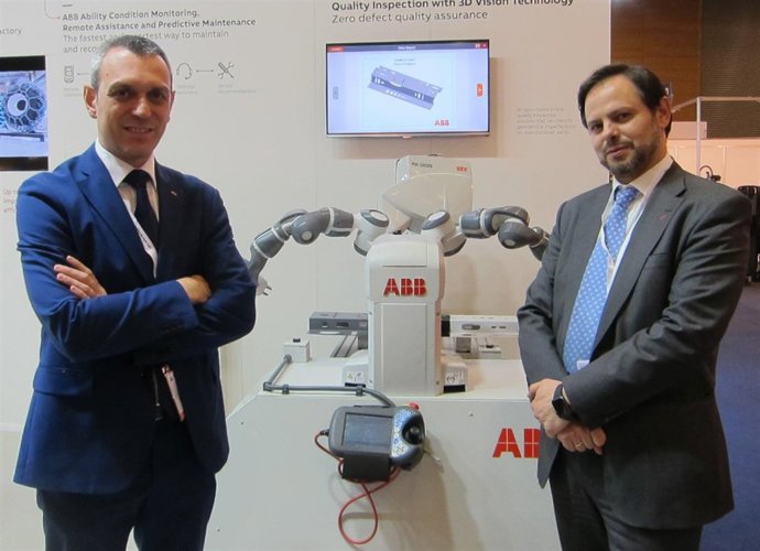 El director de Robótica de ABB España S.Martin junto a J.Bachiller