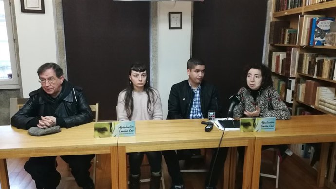 Marilar Aleixandre y Suso de Toro en rueda de prensa junto a Emilio Cao