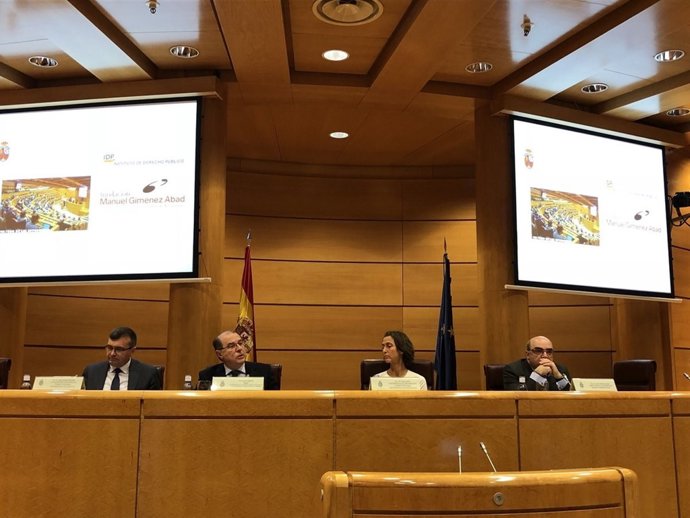 Ponentes en el VII Foro de las Autonomías celebrado en el Senado