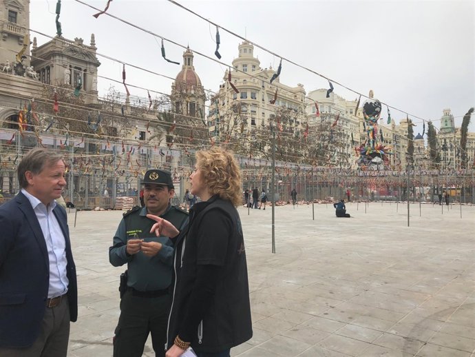 Juan Carlso Moragues en la visita de seguridad a la mascletà 