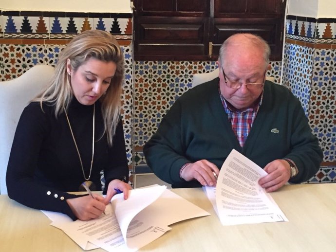 Alcaldesa de Alcalá firma convenio con la Federación de Asociaciones de Vecinos