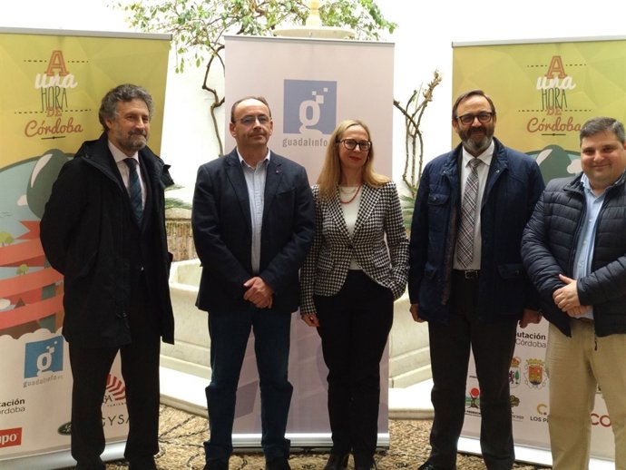 Martín (segundo por la izda.) en la presentación