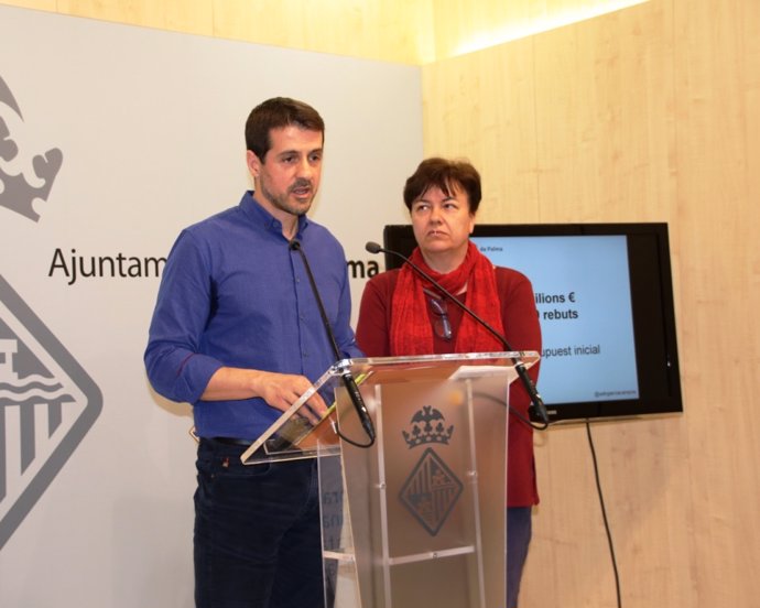 La portavoz del Ayuntamiento de Palma, Susana Moll, y el regidor de Economía