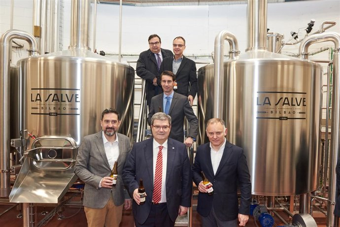 Aburto inaugura la fábrica de La Salve