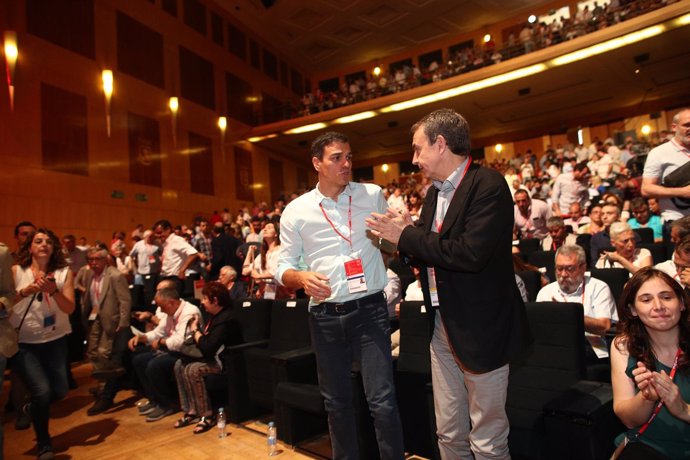 Pedro Sánchez y Zapatero durante el Congreso del PSOE