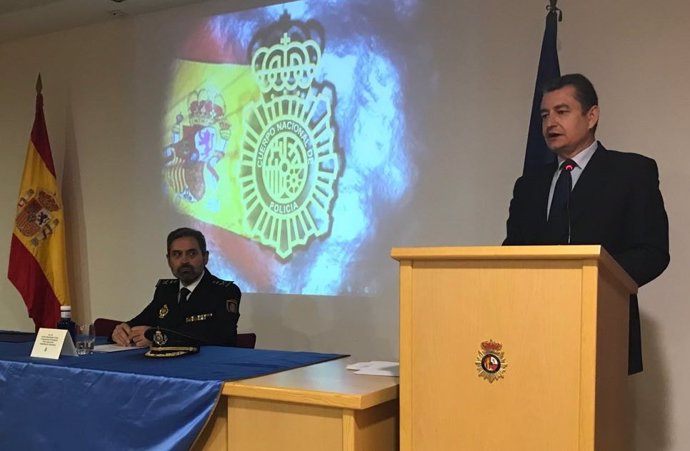 El jefe superior de Policía de Andalucía Oriental, Jesús Redondo, y Antonio Sanz