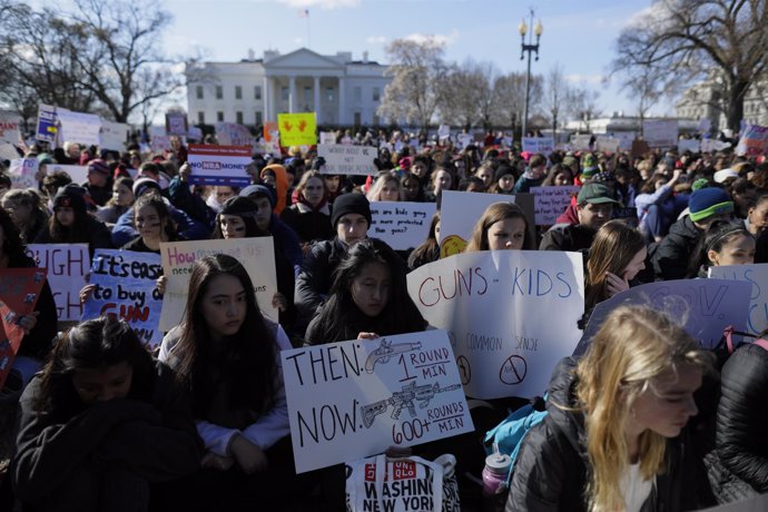 Estudiantes marchan en EEUU para pedir reforma de las leyes de control de armas