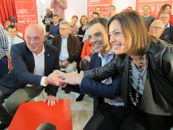 Sánchez, entre Ruiz y Ambrosio en el acto del PSOE en Córdoba   