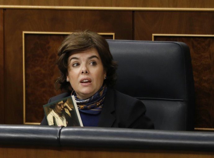 Soraya Sáez de Santamaría en el ple del Congrés sobre les pensions