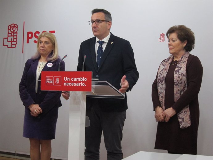 El secretario general del PSRM-PSOE, Diego Conesa, junto a Alarcón y Rosique    