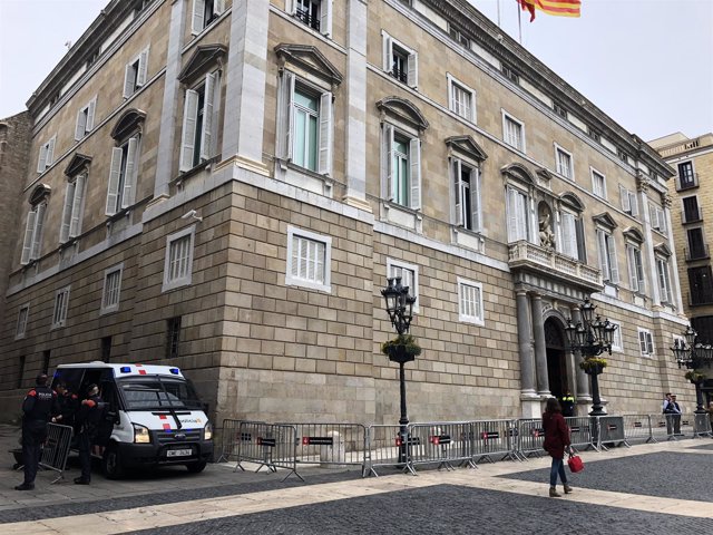 Mossos custodian el Palau de la Generalitat