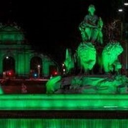 La Puerta de Alcalá y Cibeles iluminados de verde por San Patricio