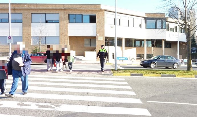 Campaña de control de pasos de peatones de la Policía Municipal de Pamplona.