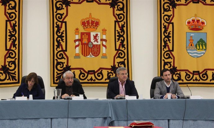Pleno del Ayuntamiento de Estepona José María García Urbano, alcalde PP
