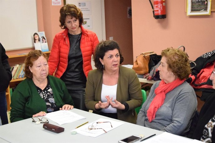 Fuensanta Lima visita asociación de vecinos Mangas Verdes