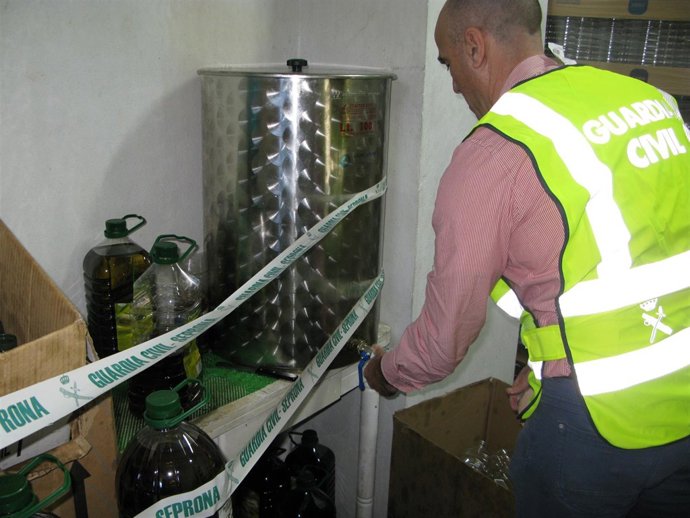 Falso aceite de oliva intervenido en Algeciras