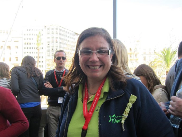 Reyes Martí tras el disparo de una 'mascletà' de Fallas 