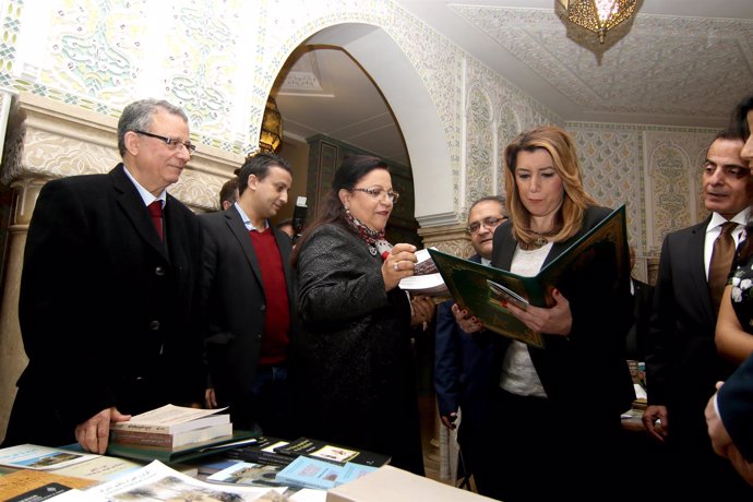 Susana Díaz visita la I Feria del Libro Hispanoárabe