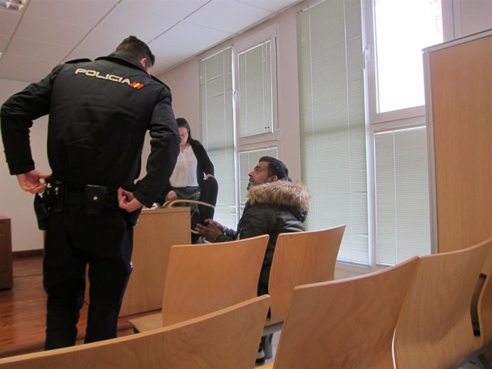 El acusado durante un receso del juicio                          