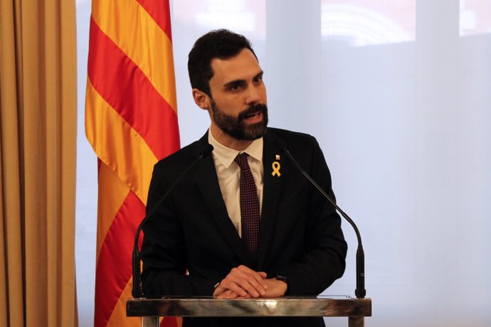 Roger Torrent ajorna el ple d'investidura 