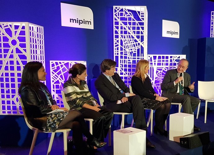 El Ayuntamiento De Málaga Informa: De La Torre Destaca Las Fortalezas De Málaga 