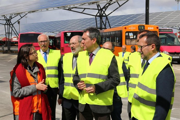 Visita de Espadas a las instalaciones de Tussam