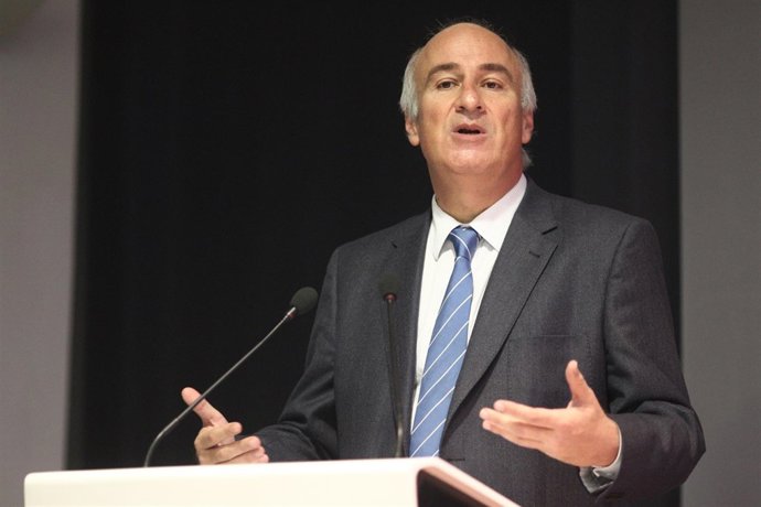 Fernando Benzo en la presentación de los resultados de un programa cultural