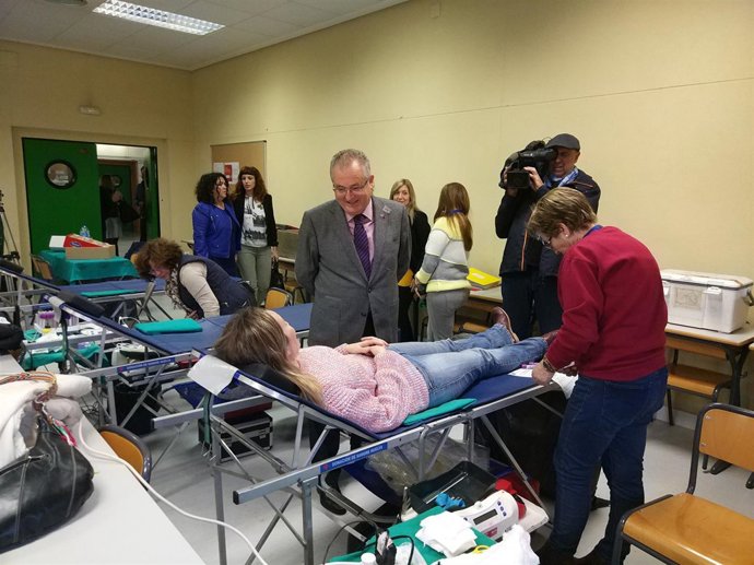 1 Nota Y 2 Fotos Junta (Campaña Donación Cts Universidad)