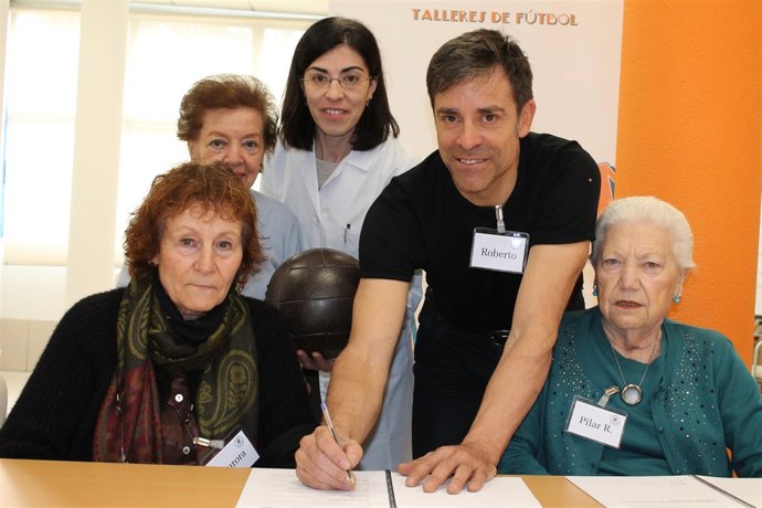 Roberto Solozábal participa en un taller de reminiscencia