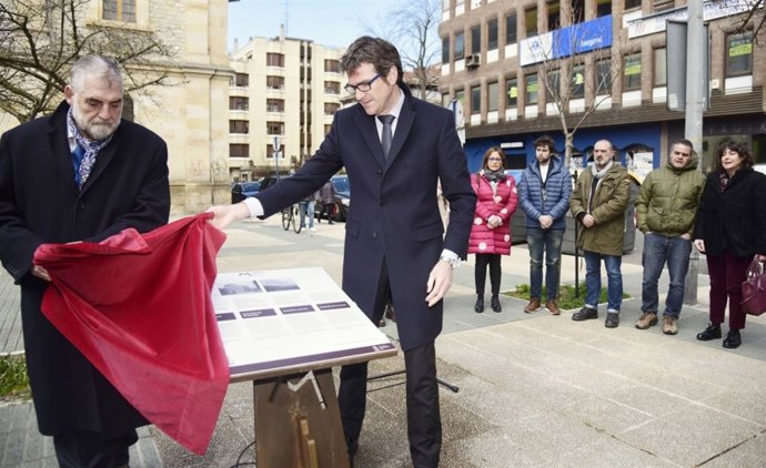 Vitoria recuerda a las víctimas detenidas en el convento de los Carmelitas, 