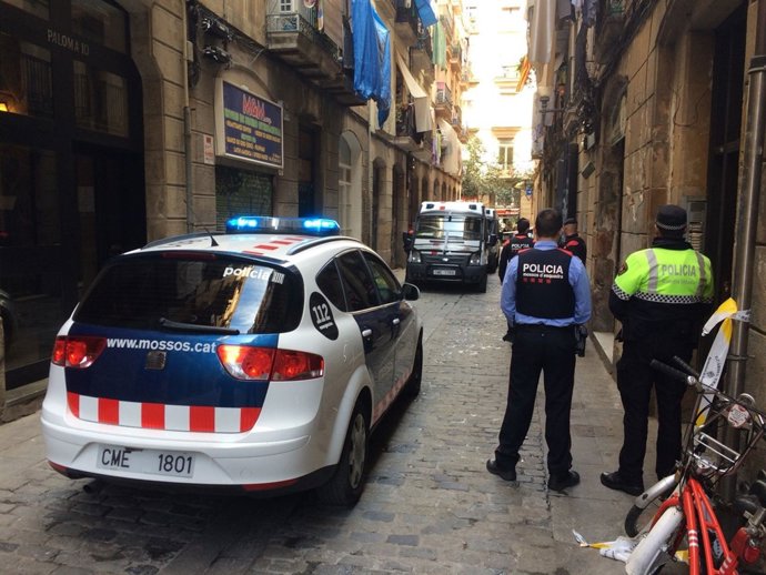 Operació contra 'narcopisos' del Raval