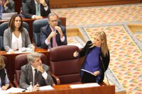 La Asamblea comprueba hasta siete veces que el botón de Cifuentes con el que votó en blanco a la LEMES funciona