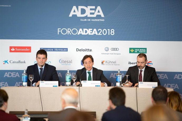 Primera jornada del 'Ciclo Investigación y Ciencia' de ADEA.