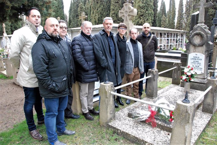 Homenaje del PSN a dos víctimas del franquismo en Navarra