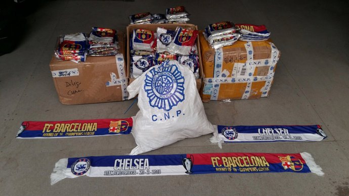 Material falsificado del Barça y el Chelsea requisado por el CNP