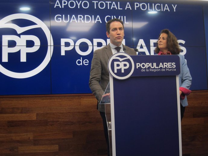 Teodoro García (PP) junto a Isabel Borrego                 
