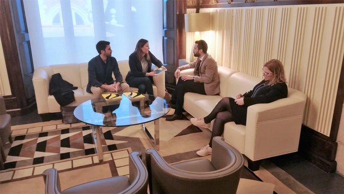 Eduard Martínez, Adriana Ribas (AI Catalunya) Roger Torrent (pte.Parlament)