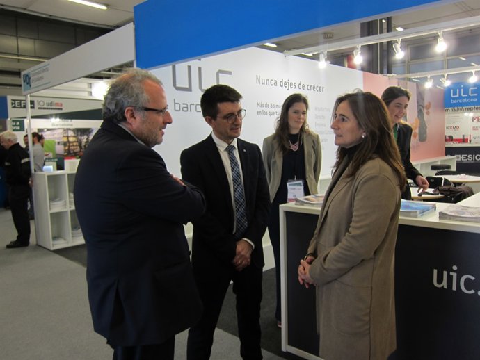 El director general d'Universitats, J. Pallarès, al centre