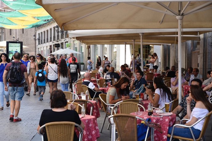 Turisme, turista, turistes, terrassa, terrezas