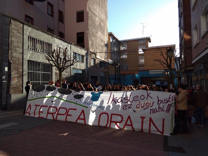 Protesta para exigir que se finalice el aterpe en Arteagabeitia