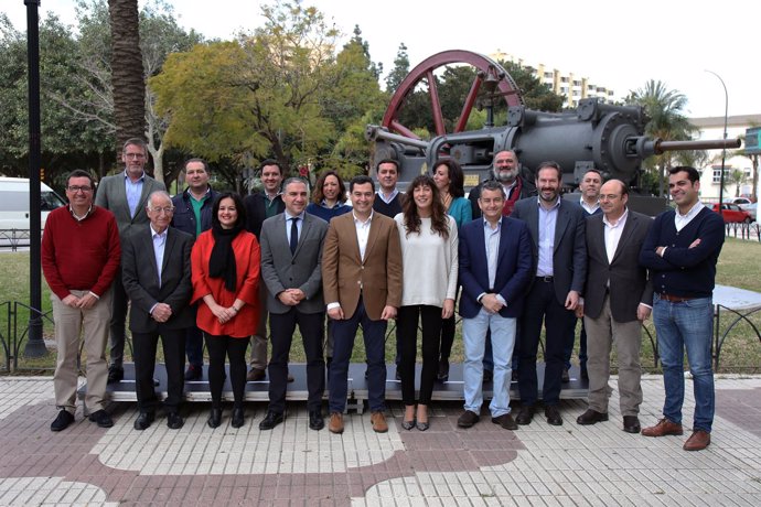 Secretarios generales y presidentes del PP en Andalucía con Juanma Moreno