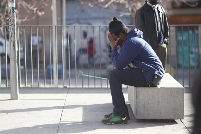 Varias personas en Lavapiés (Madrid) tras los disturbios