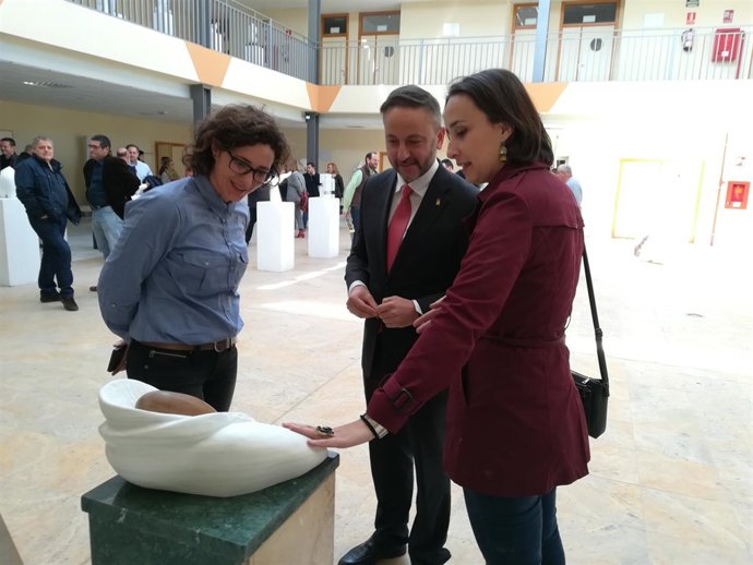 Tortosa junto a Míriam Tudela, ganadora del IV certamen